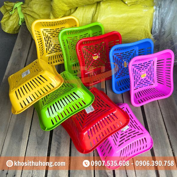 Rổ nhựa vuông với nhiều màu sắc bắt mắt Rổ nhựa vuông với nhiều màu sắc bắt mắt