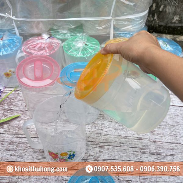 Tay cầm chắc chắn, rót nước êm tay Tay cầm chắc chắn, rót nước êm tay