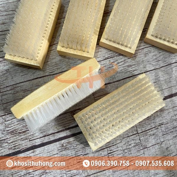 Thân bàn chải được đúc từ khối gỗ tự nhiên kháng nước Thân bàn chải được đúc từ khối gỗ tự nhiên kháng nước