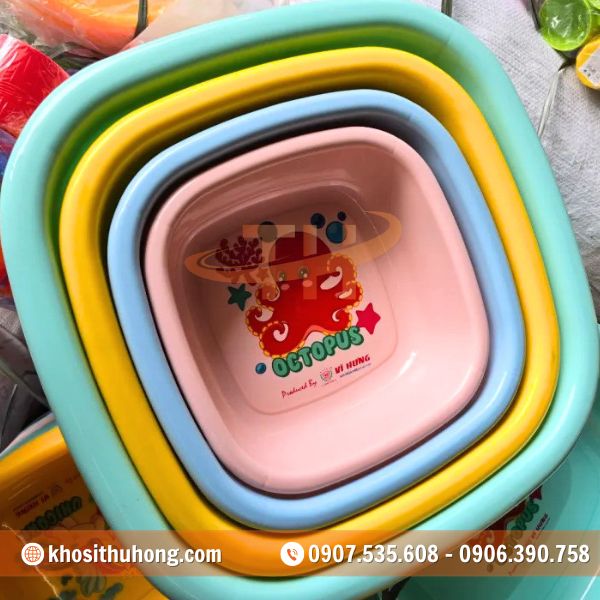 Thau vuông in hoạt hình với màu sắc và kích thước đa dạng Thau vuông in hoạt hình với màu sắc và kích thước đa dạng