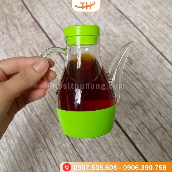 Thiết kế bình có quai cầm và vòi giúp dễ dàng sử dụng Thiết kế bình có quai cầm và vòi giúp dễ dàng sử dụng