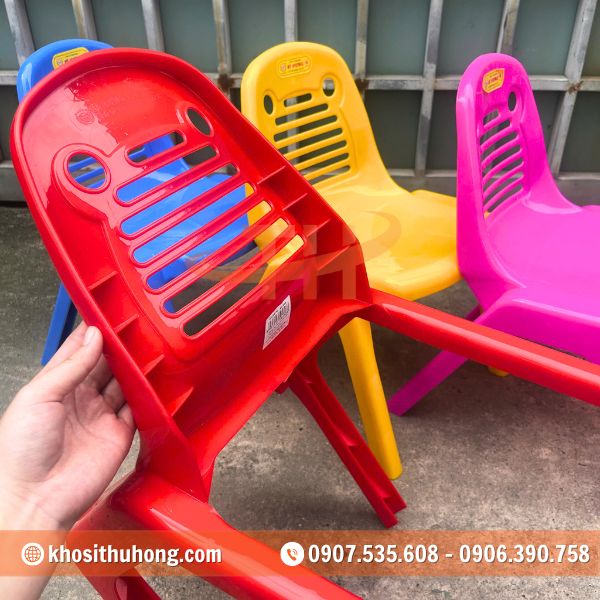 Thiết kế lưng tựa có các sọc thoáng khí Thiết kế lưng tựa có các sọc thoáng khí