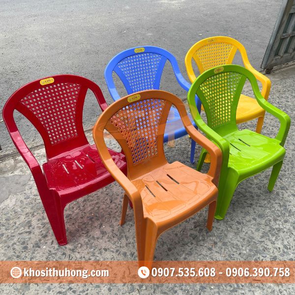 Thiết kế với phần tay vịn rộng và tựa lưng lưới thông thoáng Thiết kế với phần tay vịn rộng và tựa lưng lưới thông thoáng