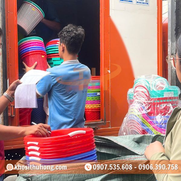 Thu Hồng bán sỉ hộp nhựa tròn đựng khăn giấy mẫu mã đẹp, giá cạnh tranh Thu Hồng bán sỉ hộp nhựa tròn đựng khăn giấy mẫu mã đẹp, giá cạnh tranh