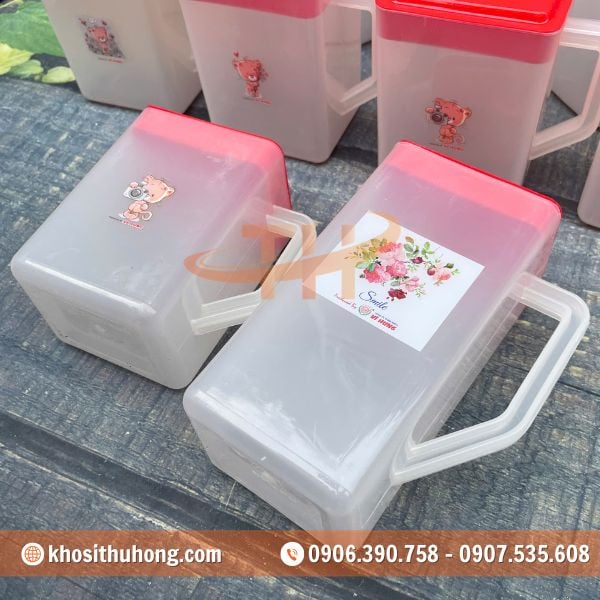 Thu Hồng - Nơi phân phối ca nhựa vuông in hình giá sỉ rẻ số 1 TPHCM Thu Hồng - Nơi phân phối ca nhựa vuông in hình giá sỉ rẻ số 1 TPHCM