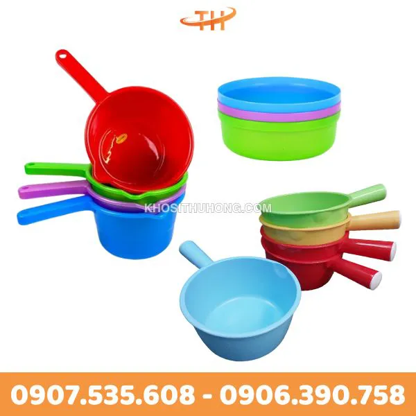 Gáo nhựa múc nước