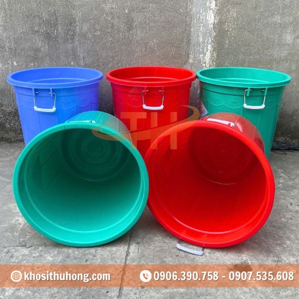 Thùng làm từ nhựa dày, form tròn chắc chắn Thùng làm từ nhựa dày, form tròn chắc chắn