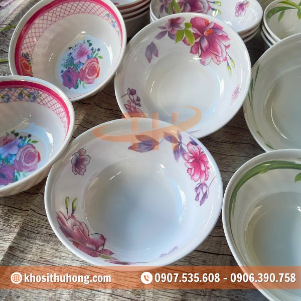 Tô có màu trắng tinh tế kết hợp hoạ tiết trang nhã Tô có màu trắng tinh tế kết hợp hoạ tiết trang nhã