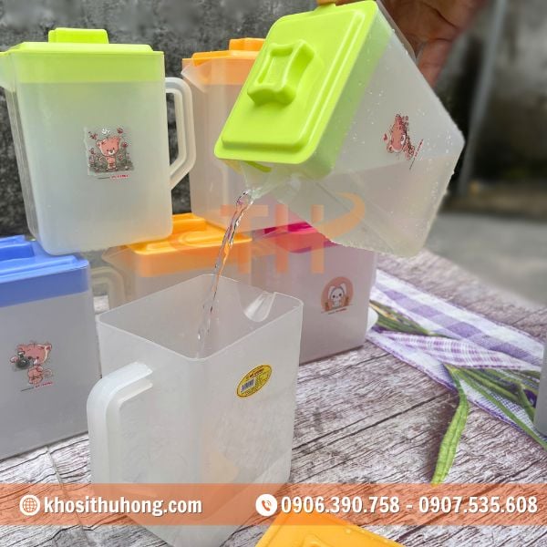 Ứng dụng đa dạng của ca nhựa vuông trong đời sống Ứng dụng đa dạng của ca nhựa vuông trong đời sống