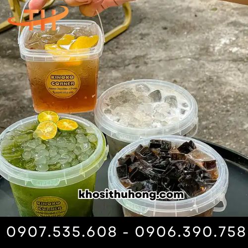 Xô nhựa đựng các loại đồ uống khác nhau