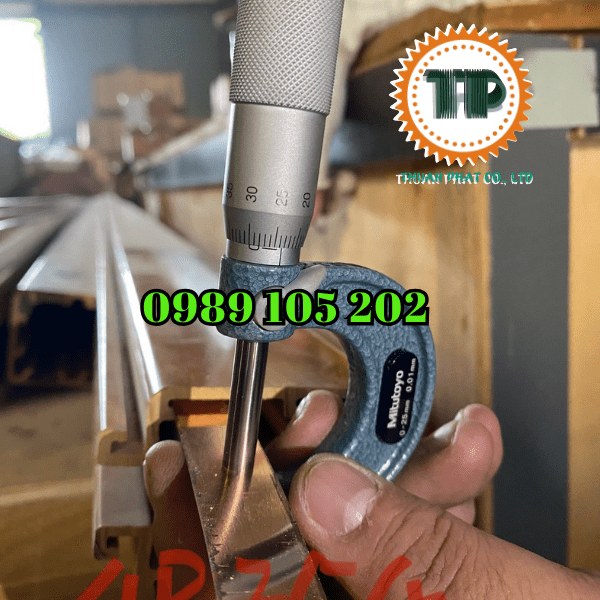 Ray điện hộp kín cấp điện cho máy cắt, máy in, máy sấy Ray điện hộp kín cấp điện cho máy cắt, máy in, máy sấy