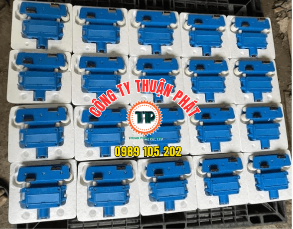 Ray điện hộp kín 4P50A, 4P75A, 4P100A, 4P150A Ray điện hộp kín 4P50A, 4P75A, 4P100A, 4P150A