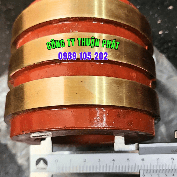 Cổ góp điện 3 pha 60x110x90mm dùng cho đèn trang trí trung thu Cổ góp điện 3 pha 60x110x90mm dùng cho đèn trang trí trung thu