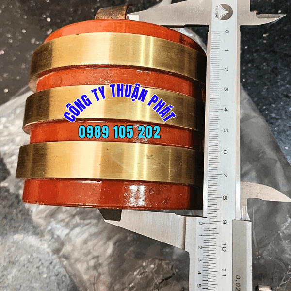 Cổ góp điện 3 pha 60x110x90mm dùng cho đèn trang trí trung thu Cổ góp điện 3 pha 60x110x90mm dùng cho đèn trang trí trung thu