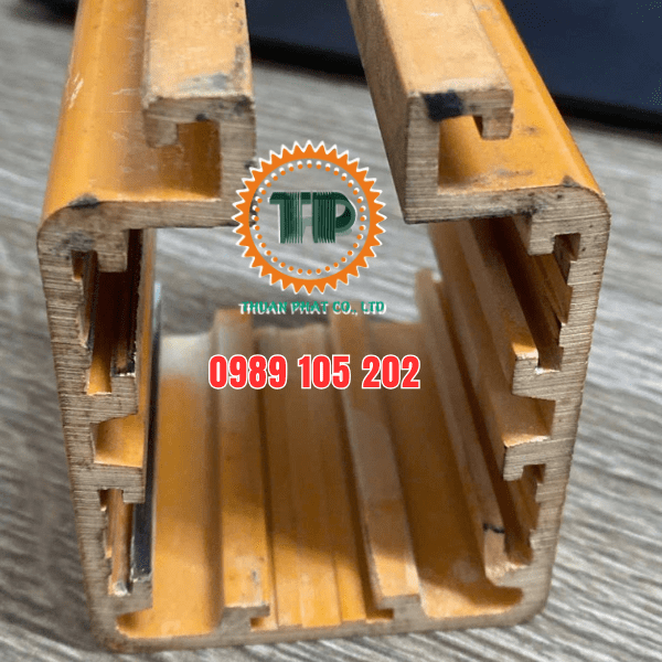 Tại sao nên sử dụng ray điện an toàn hộp kín? Tại sao nên sử dụng ray điện an toàn hộp kín?