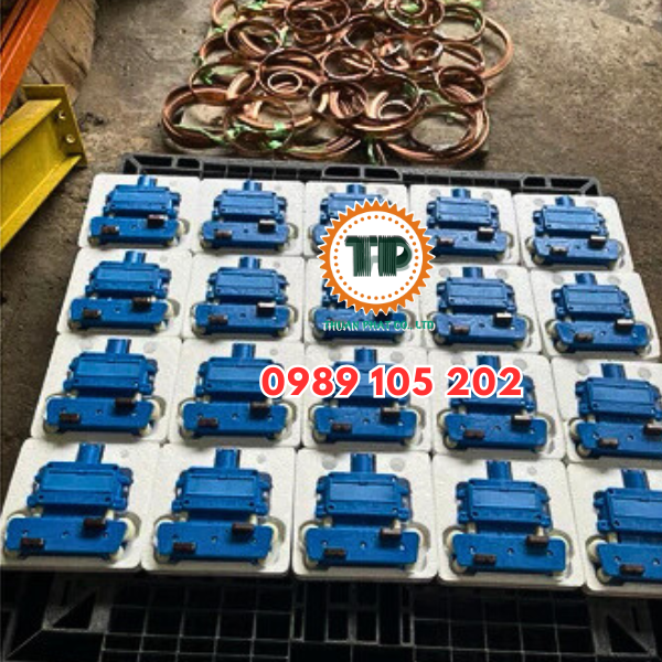 Bán ray điện hộp kín 4 pha ở đâu? Bán ray điện hộp kín 4 pha ở đâu?