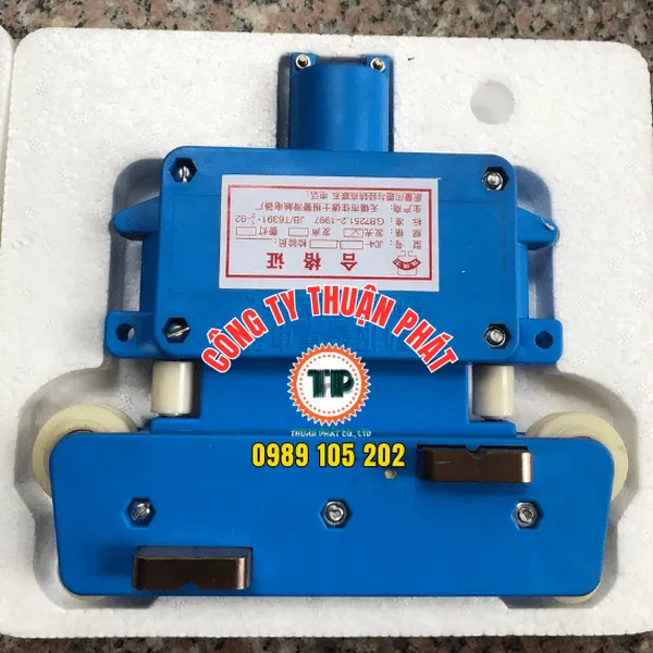 Chổi lấy điện ray điện hộp kín