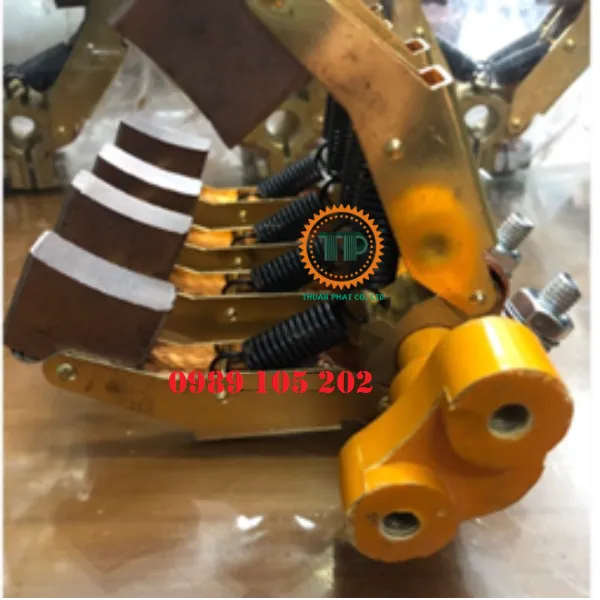 Giá đỡ chổi than cổ góp