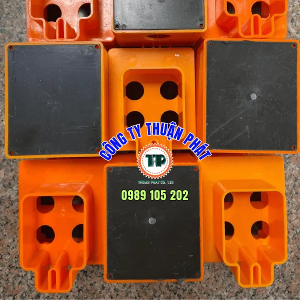 Hộp đấu nguồn ray hộp kín