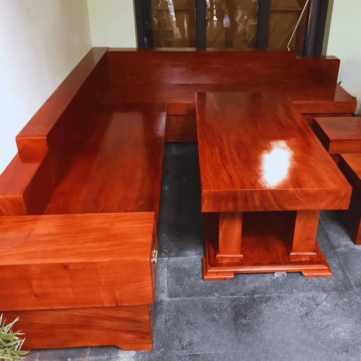 B&agrave;n ghế sofa nguy&ecirc;n khối l&agrave; g&igrave;? Ưu điểm & c&aacute;ch chọn chuẩn nhất