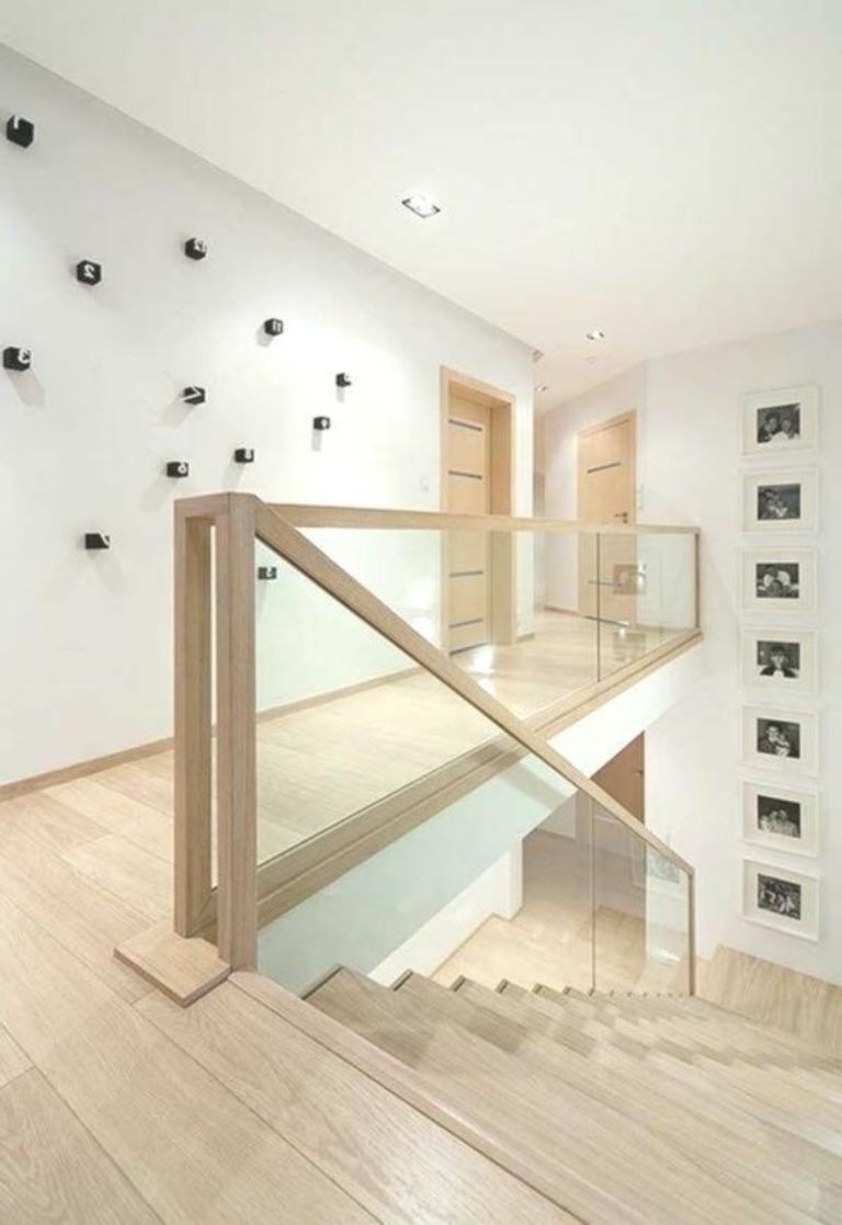 [B&aacute;o gi&aacute;] Cầu thang k&iacute;nh tay vịn gỗ đẹp, hiện đại, đặt l&agrave;m theo y&ecirc;u cầu