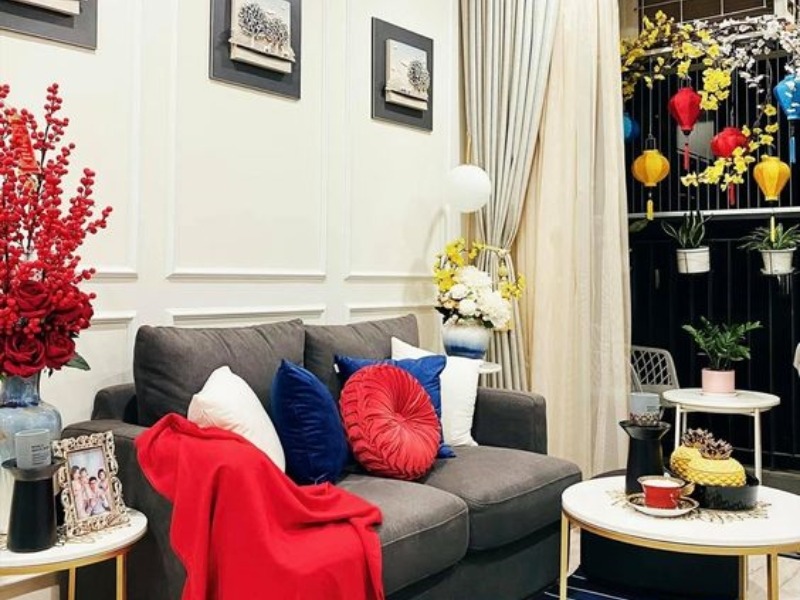 C&aacute;ch trang tr&iacute; ph&ograve;ng kh&aacute;ch hiện đại ng&agrave;y Tết hợp phong thủy, đ&oacute;n t&agrave;i lộc