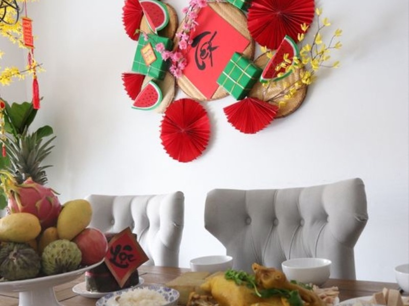 C&aacute;ch trang tr&iacute; ph&ograve;ng kh&aacute;ch hiện đại ng&agrave;y Tết hợp phong thủy, đ&oacute;n t&agrave;i lộc