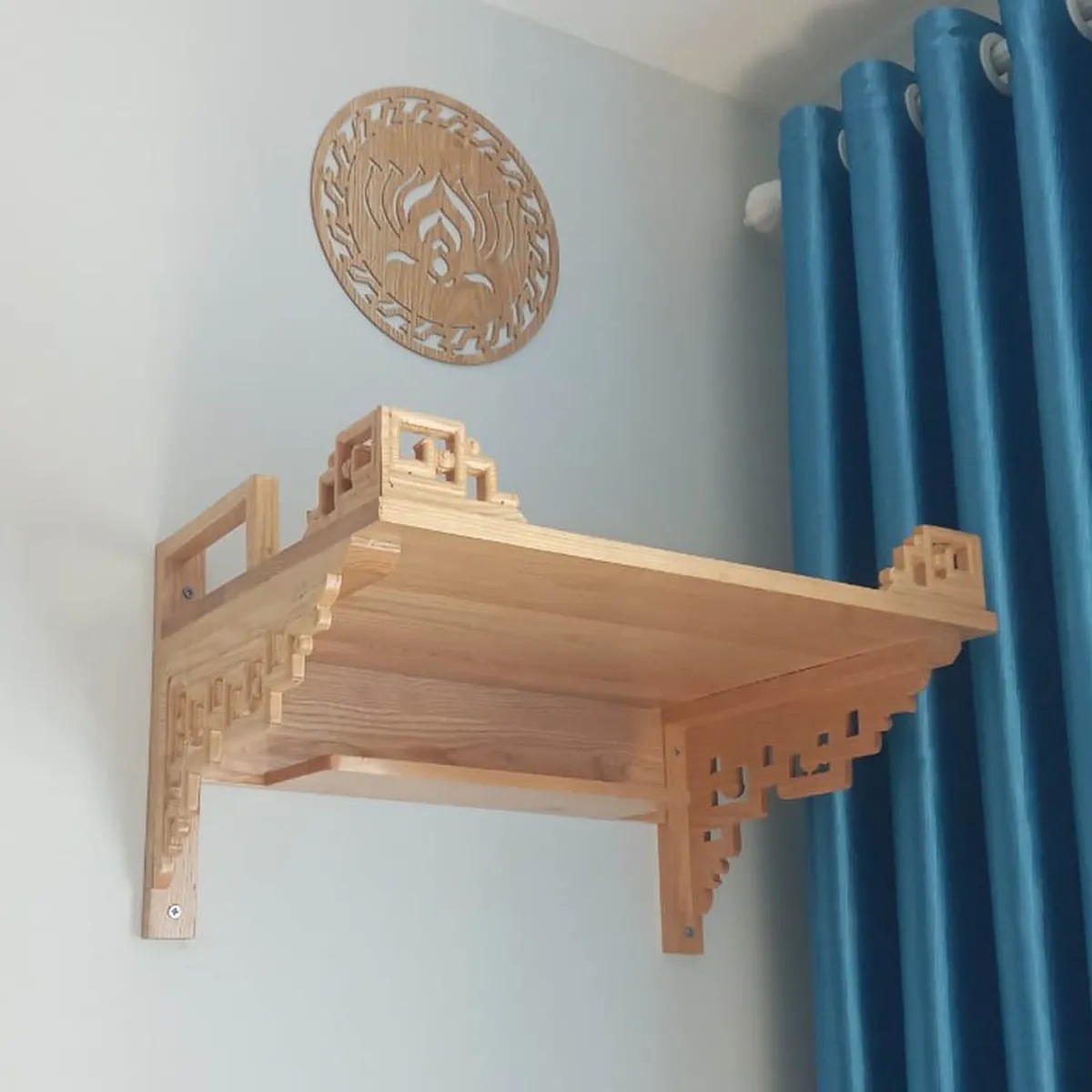 Có nên dùng bàn thờ treo tường gỗ ép? Cách chọn chuẩn phong thủy
