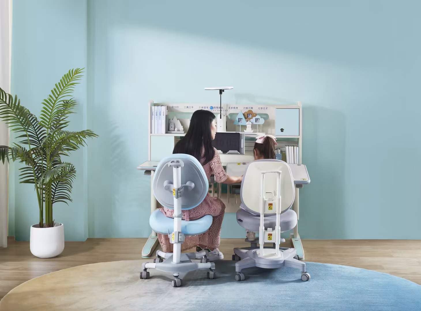 Có nên mua bàn học chống gù cho trẻ? Từ mấy tuổi thì tốt nhất?