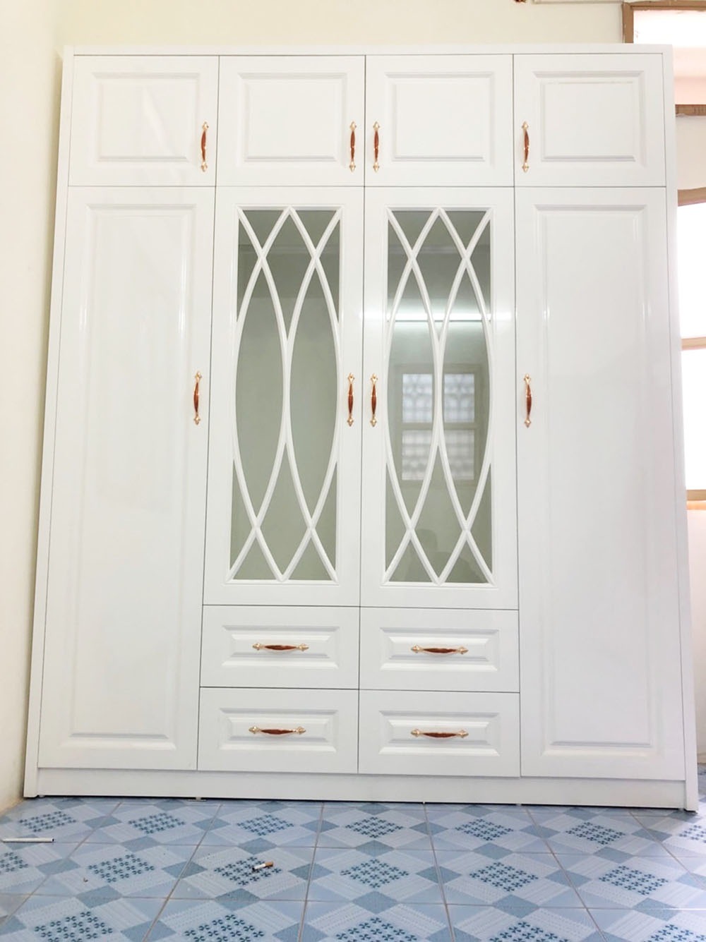 Có nên mua tủ quần áo 4 cánh gỗ công nghiệp? Đánh giá chi tiết & mẫu mới 