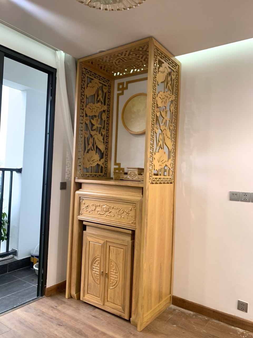 Địa chỉ mua b&agrave;n thờ đứng gi&aacute; rẻ, sản xuất trực tiếp tại xưởng