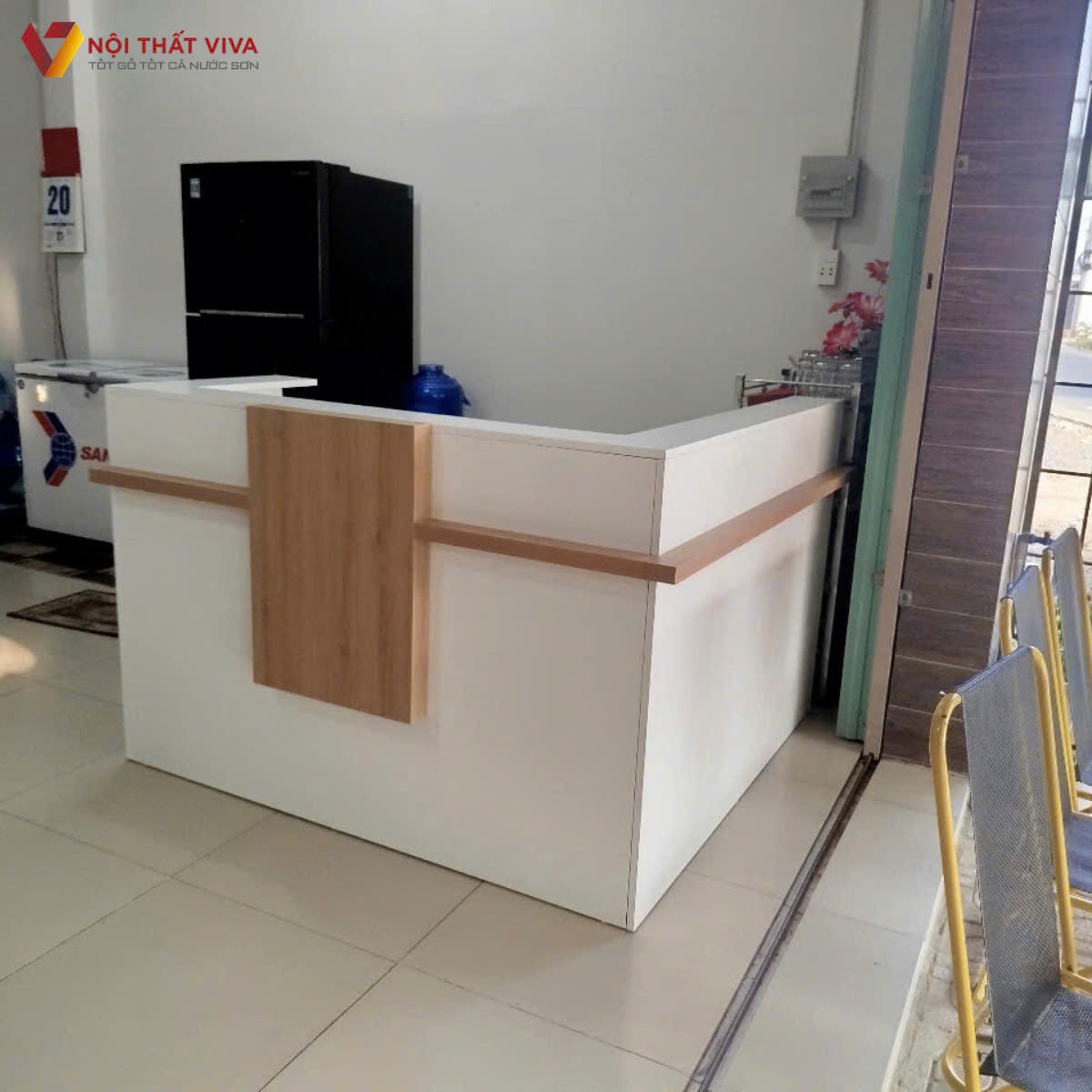 Giá quầy lễ tân bao nhiêu? Cập nhật mức giá theo xu hướng mới nhất