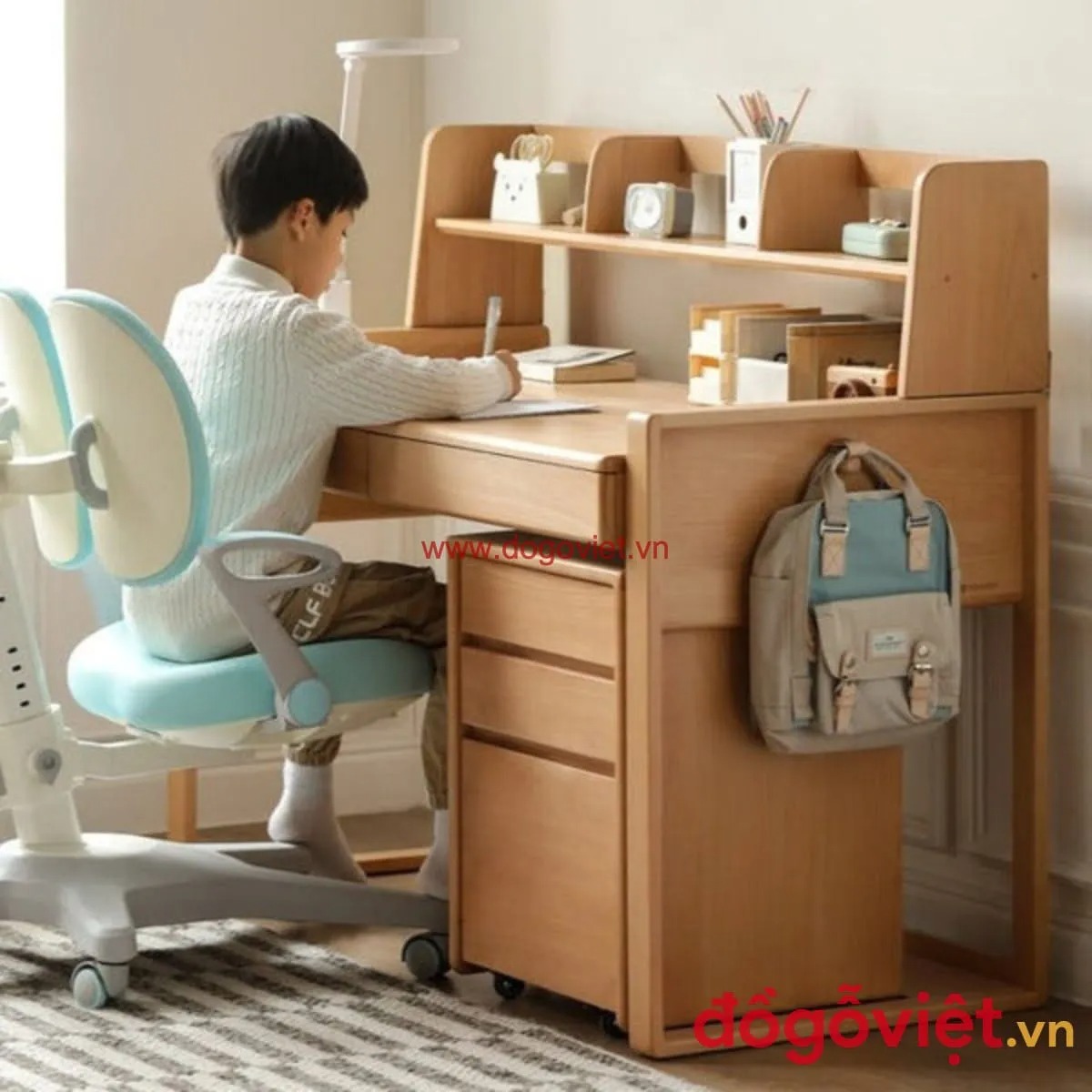 Hướng dẫn chi tiết cách chọn mua bàn ghế học sinh không thể bỏ qua