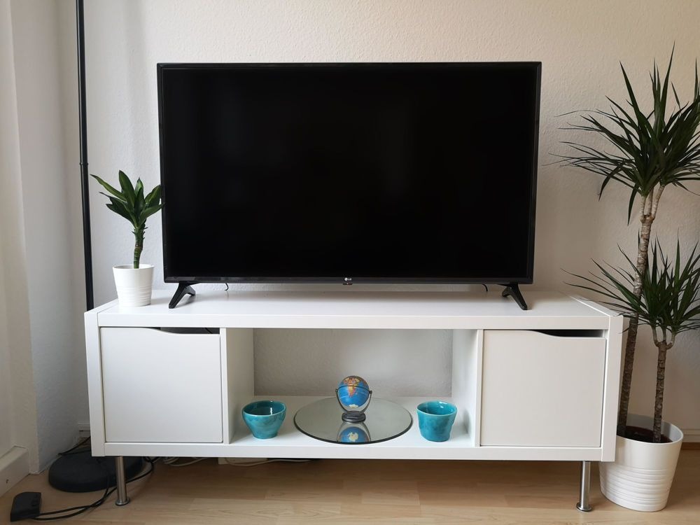 Khám phá các mẫu kệ tivi nhỏ gọn đẹp, giá rẻ, phù hợp căn hộ chung cư
