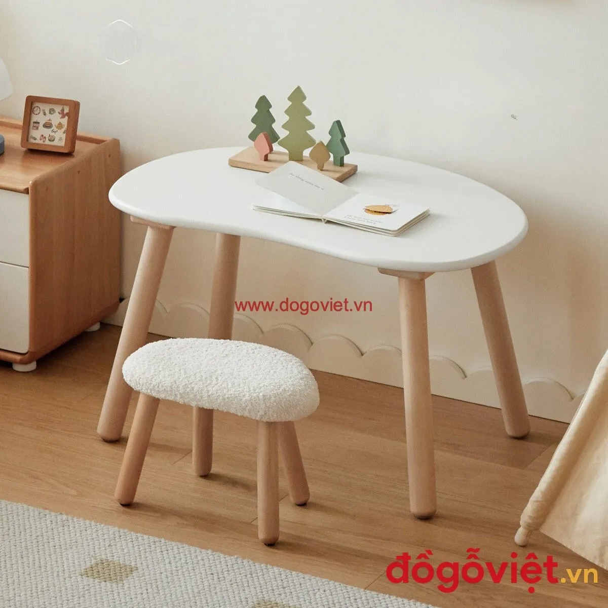Kinh nghiệm chọn bàn học cho bé 5 tuổi: Đúng kích thước, an toàn, giá rẻ