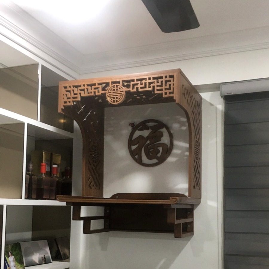 Kinh nghiệm chọn b&agrave;n thờ treo tường c&oacute; v&aacute;ch ngăn chuẩn phong thủy