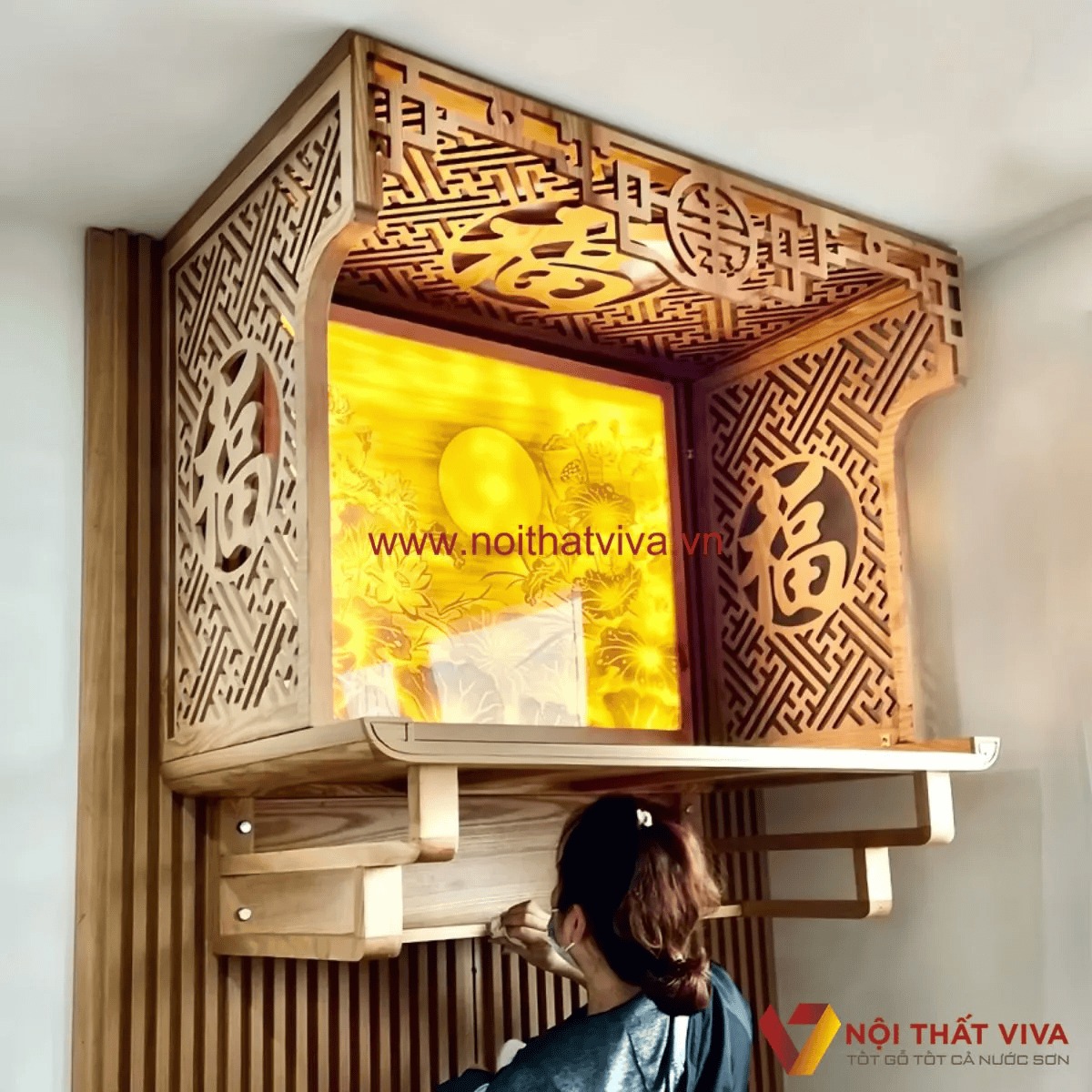 Kinh nghiệm chọn b&agrave;n thờ treo tường c&oacute; v&aacute;ch ngăn chuẩn phong thủy