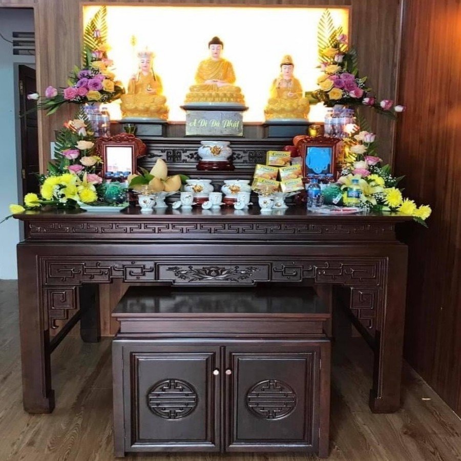 Mẫu b&agrave;n thờ gia ti&ecirc;n đẹp & c&aacute;ch bố tr&iacute; kh&ocirc;ng gian thờ c&uacute;ng trang nghi&ecirc;m