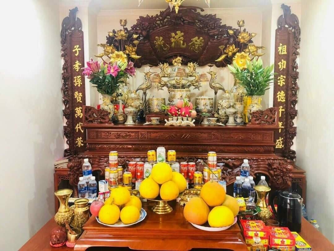 Mẫu b&agrave;n thờ gia ti&ecirc;n đẹp & c&aacute;ch bố tr&iacute; kh&ocirc;ng gian thờ c&uacute;ng trang nghi&ecirc;m
