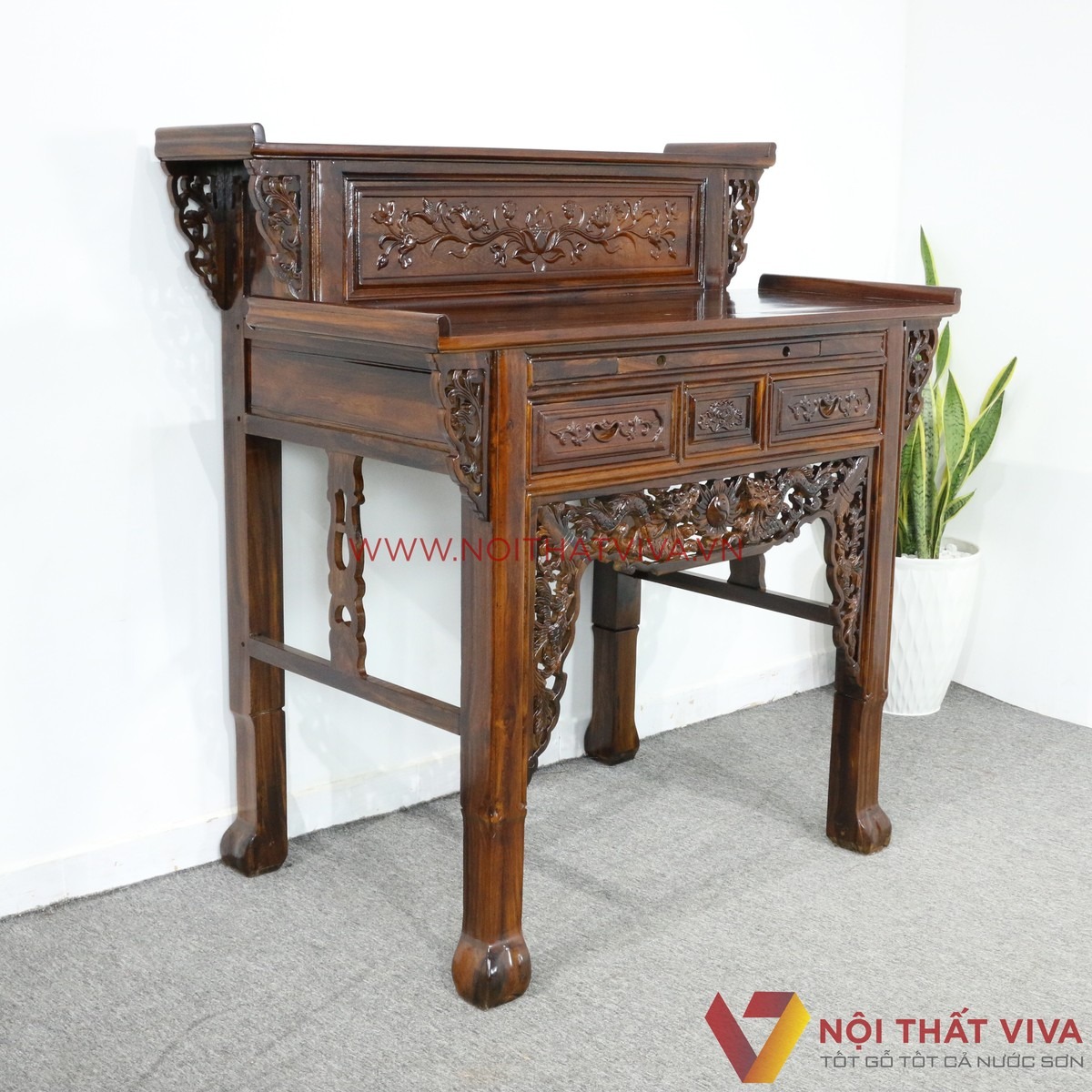 Mẫu b&agrave;n thờ gia ti&ecirc;n đẹp & c&aacute;ch bố tr&iacute; kh&ocirc;ng gian thờ c&uacute;ng trang nghi&ecirc;m