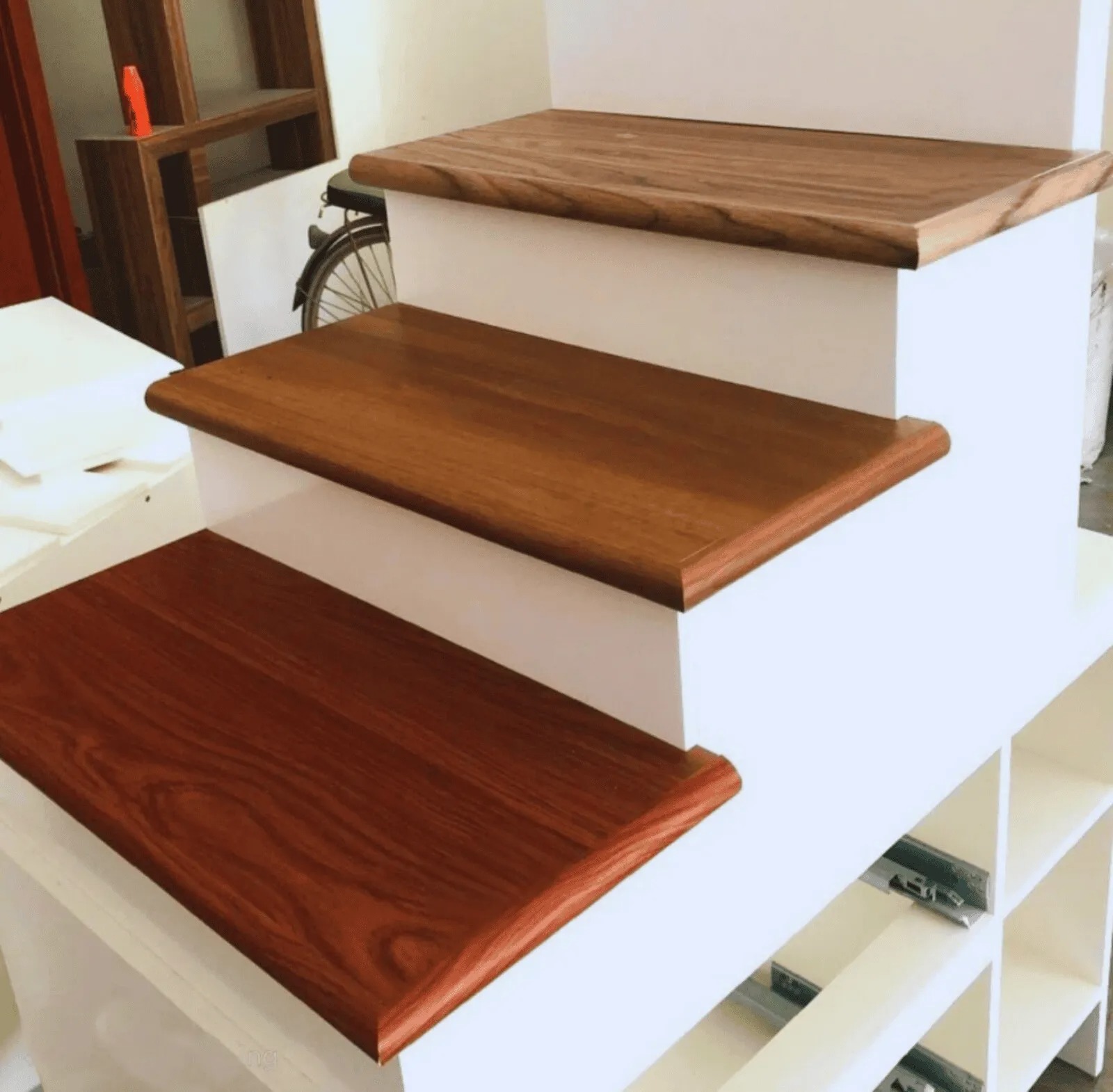 Mẹo thi công mặt bậc cầu thang gỗ chính xác và nhanh chóng Mẹo thi công mặt bậc cầu thang gỗ chính xác và nhanh chóng