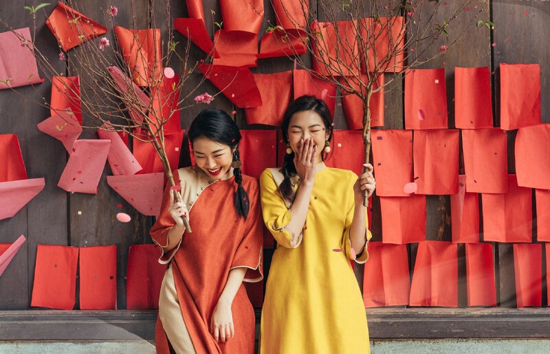 M&ugrave;ng 1 mặc m&agrave;u g&igrave; để cả th&aacute;ng may mắn, thu h&uacute;t t&agrave;i lộc? 