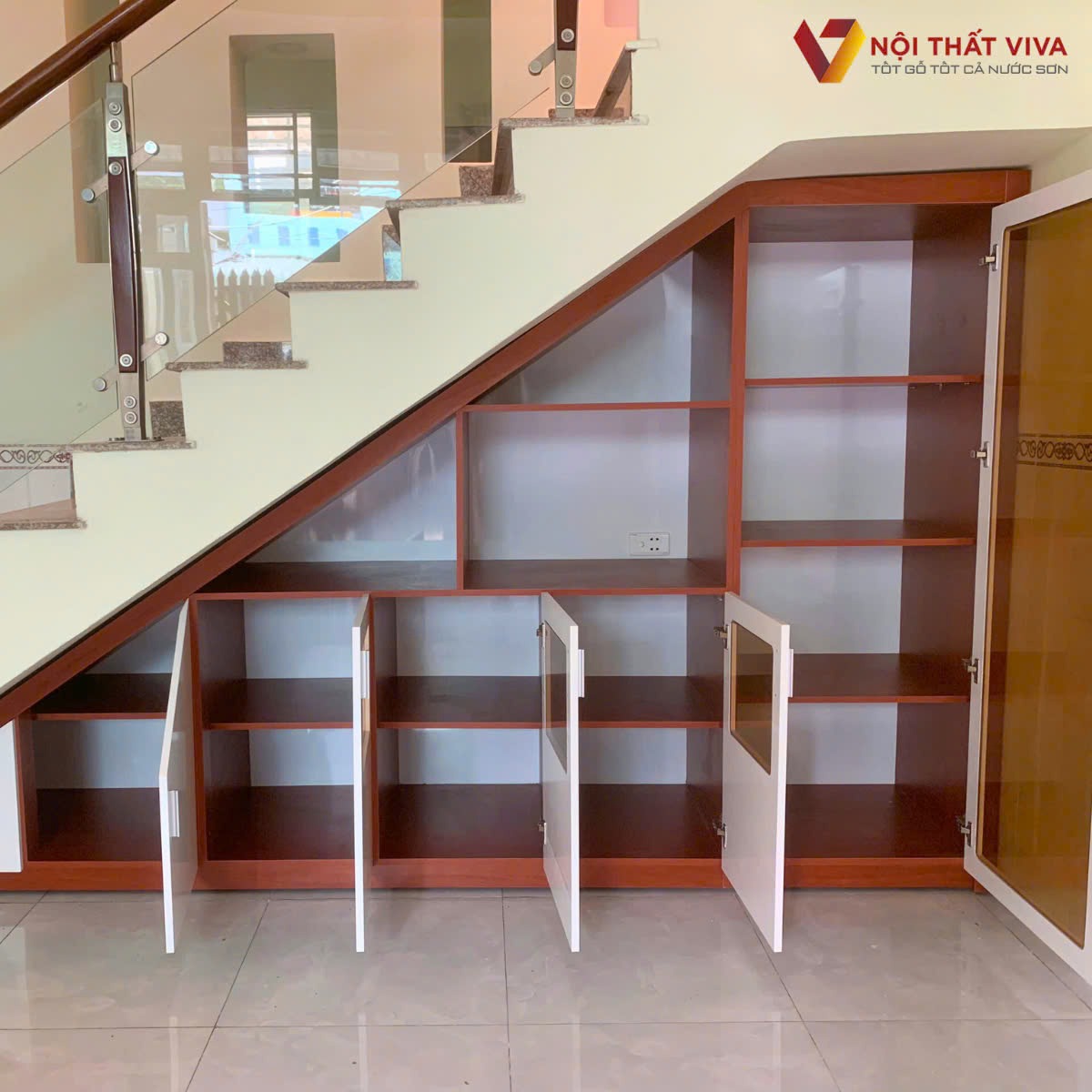 Ngỡ ngàng với 18+ mẫu kệ cầu thang gỗ công nghiệp đẹp xuất sắc Ngỡ ngàng với 18+ mẫu kệ cầu thang gỗ công nghiệp đẹp xuất sắc