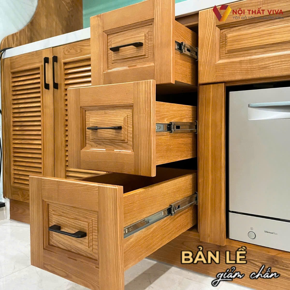 So sánh tủ bếp đóng sẵn và thiết kế riêng: Ưu, nhược điểm cần biết So sánh tủ bếp đóng sẵn và thiết kế riêng: Ưu, nhược điểm cần biết