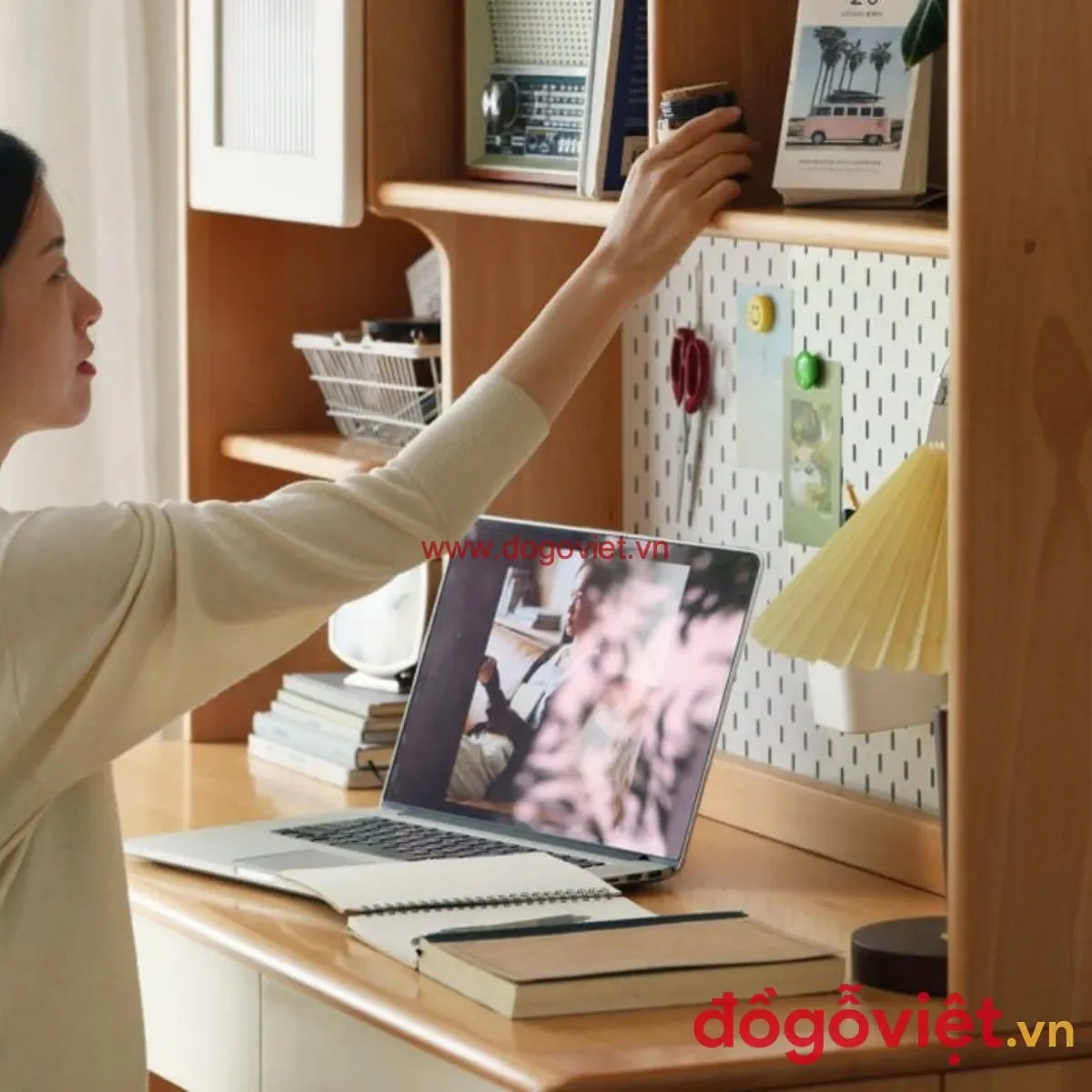 Bàn học gỗ thịt: Xu hướng lựa chọn bền đẹp, an toàn cho bé Bàn học gỗ thịt: Xu hướng lựa chọn bền đẹp, an toàn cho bé