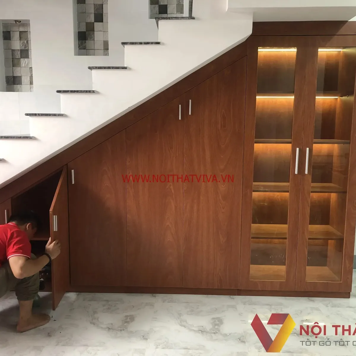 Cách thiết kế tủ rượu gầm cầu thang đẹp, hiện đại và tiết kiệm diện tích  Cách thiết kế tủ rượu gầm cầu thang đẹp, hiện đại và tiết kiệm diện tích
