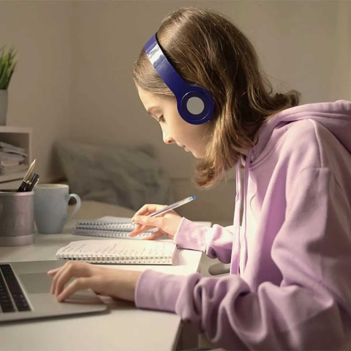 Bàn học cho học sinh cấp 3 có gì đặc biệt? Top mẫu đẹp, đáng mua  Bàn học cho học sinh cấp 3 có gì đặc biệt? Top mẫu đẹp, đáng mua