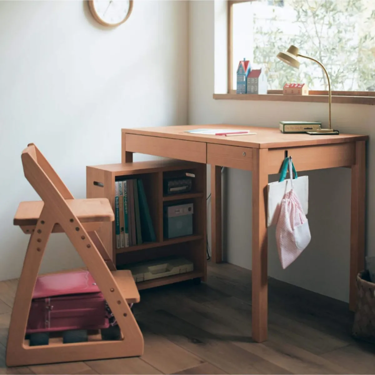 Kích thước bàn học trẻ em tiêu chuẩn theo độ tuổi – bố mẹ nên tham khảo Kích thước bàn học trẻ em tiêu chuẩn theo độ tuổi – bố mẹ nên tham khảo