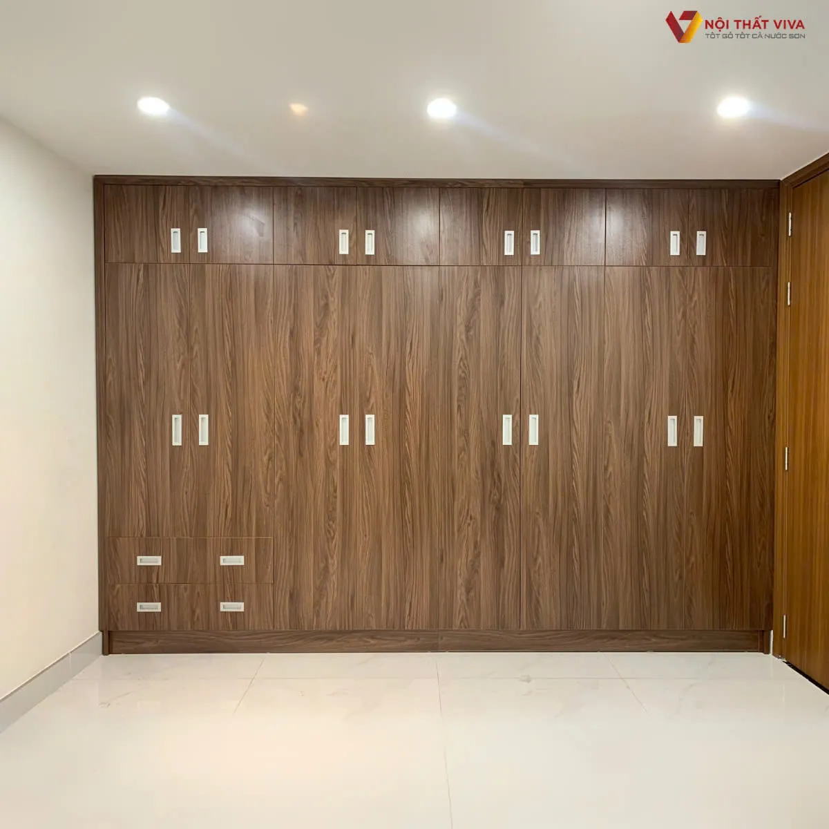 Kích thước tiêu chuẩn tủ quần áo kịch trần theo diện tích phòng ngủ 2025 Kích thước tiêu chuẩn tủ quần áo kịch trần theo diện tích phòng ngủ 2025