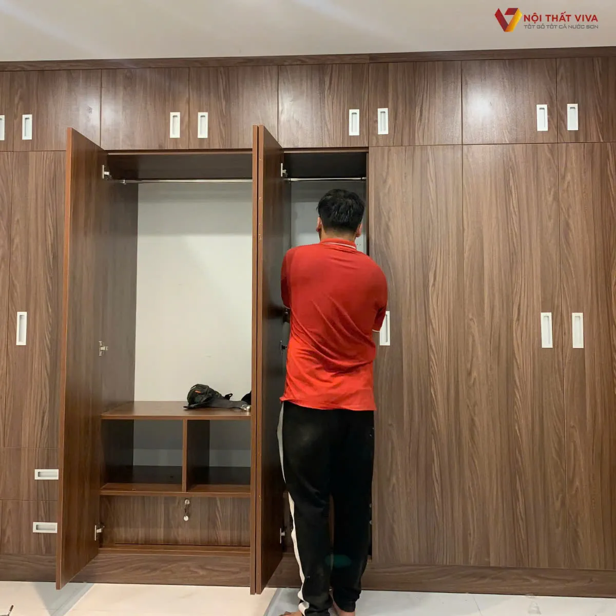 Kích thước tiêu chuẩn tủ quần áo kịch trần theo diện tích phòng ngủ 2025 Kích thước tiêu chuẩn tủ quần áo kịch trần theo diện tích phòng ngủ 2025